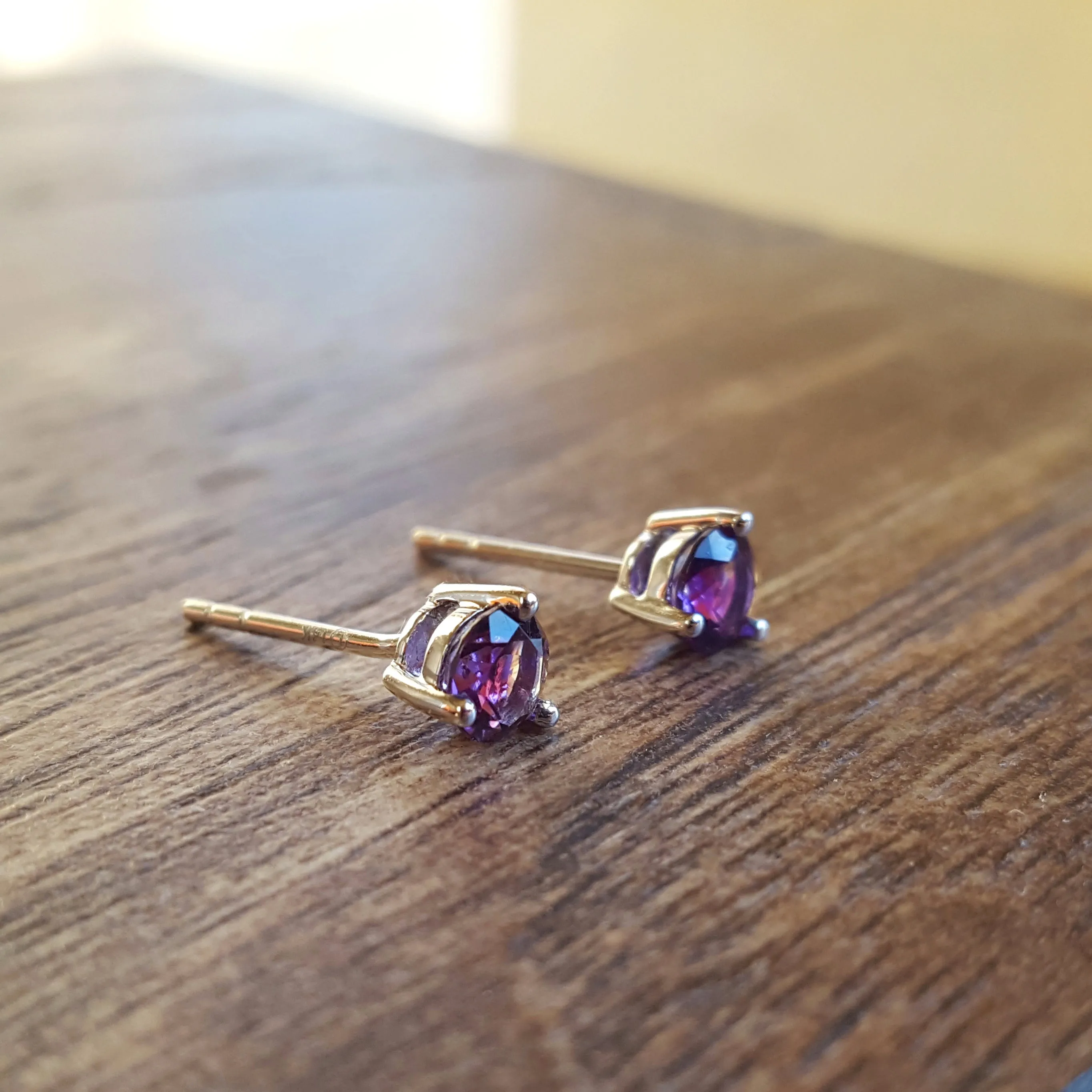 14K White Gold Arizona Amethyst Studs