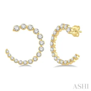 3/4 ctw Graduated Round Cut Diamond Open Hoop Earring in 14K Yellow Gold