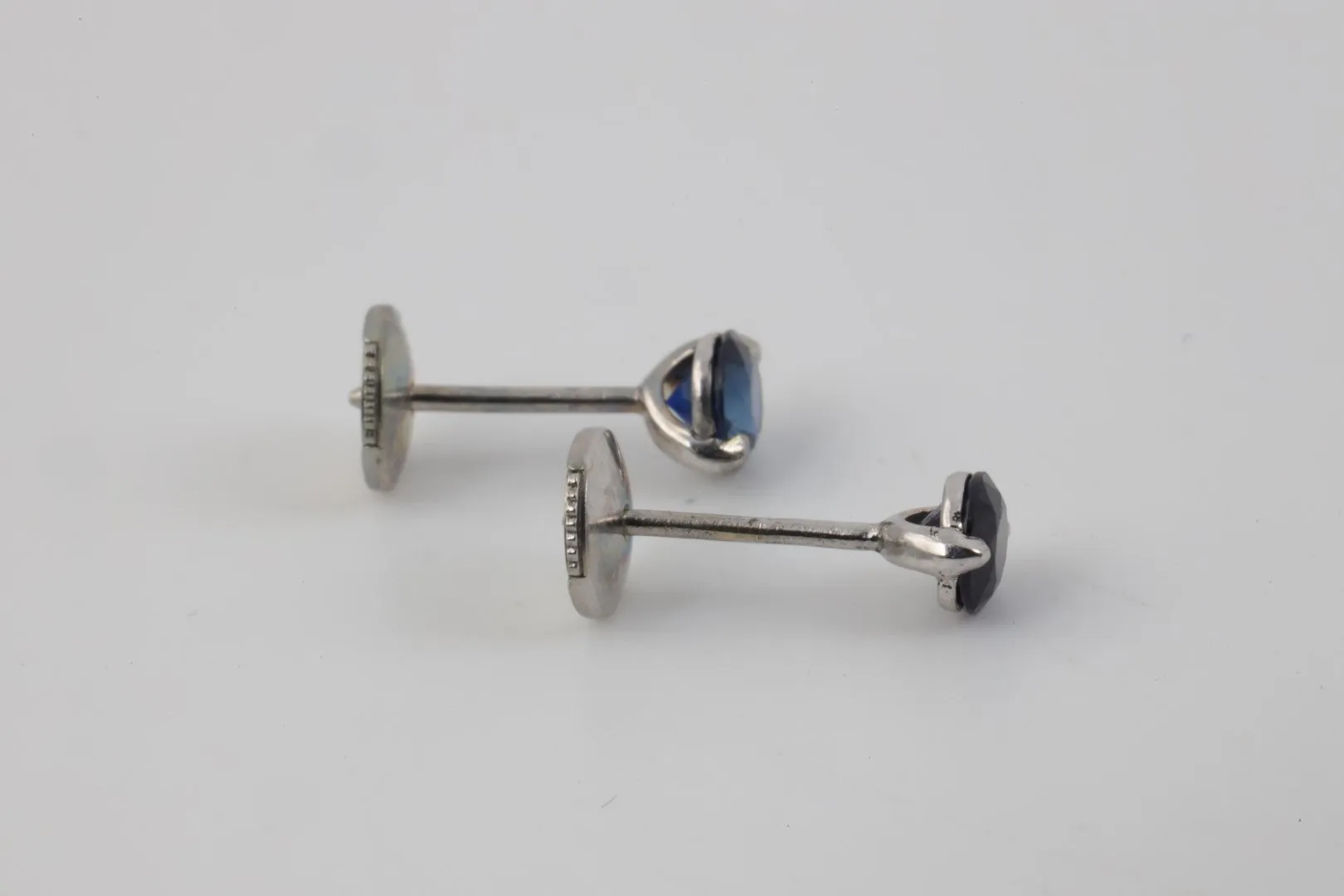 950 Platinum 0.95tcw Sapphire Stud Earrings(1.58g.)