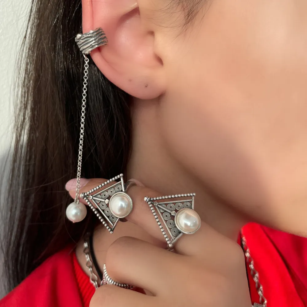 Artsakh cuff earring with a pearl