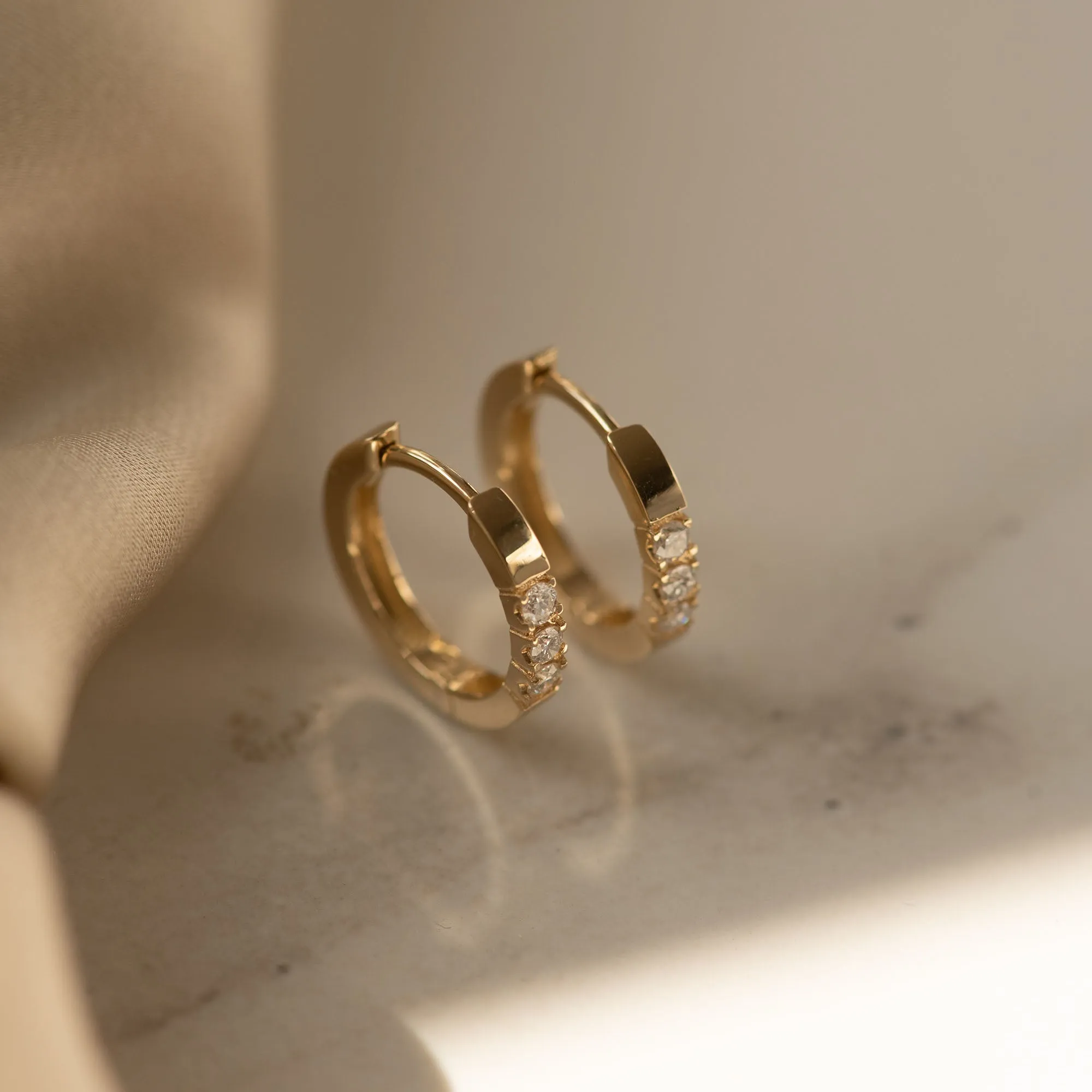 De la Paix Madeline 14 karat gold hoop earrings with diamond 0.15 carat