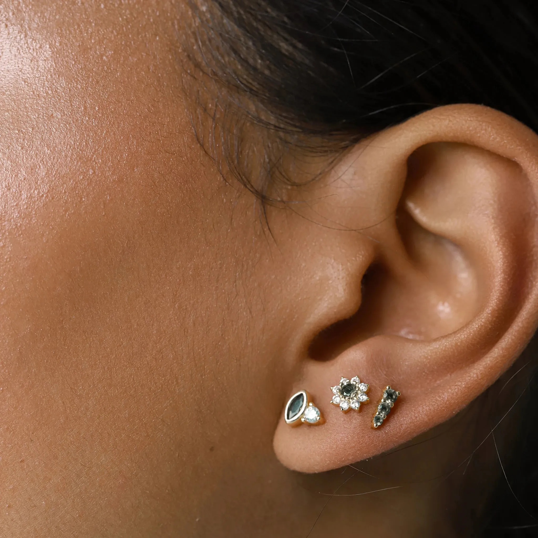 EMERALD OVAL STUD EARRINGS