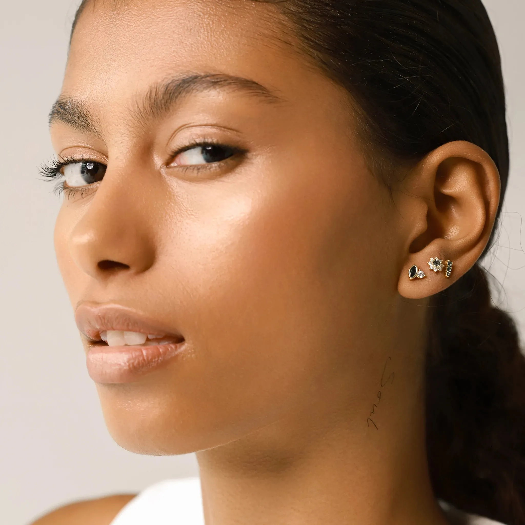 EMERALD OVAL STUD EARRINGS