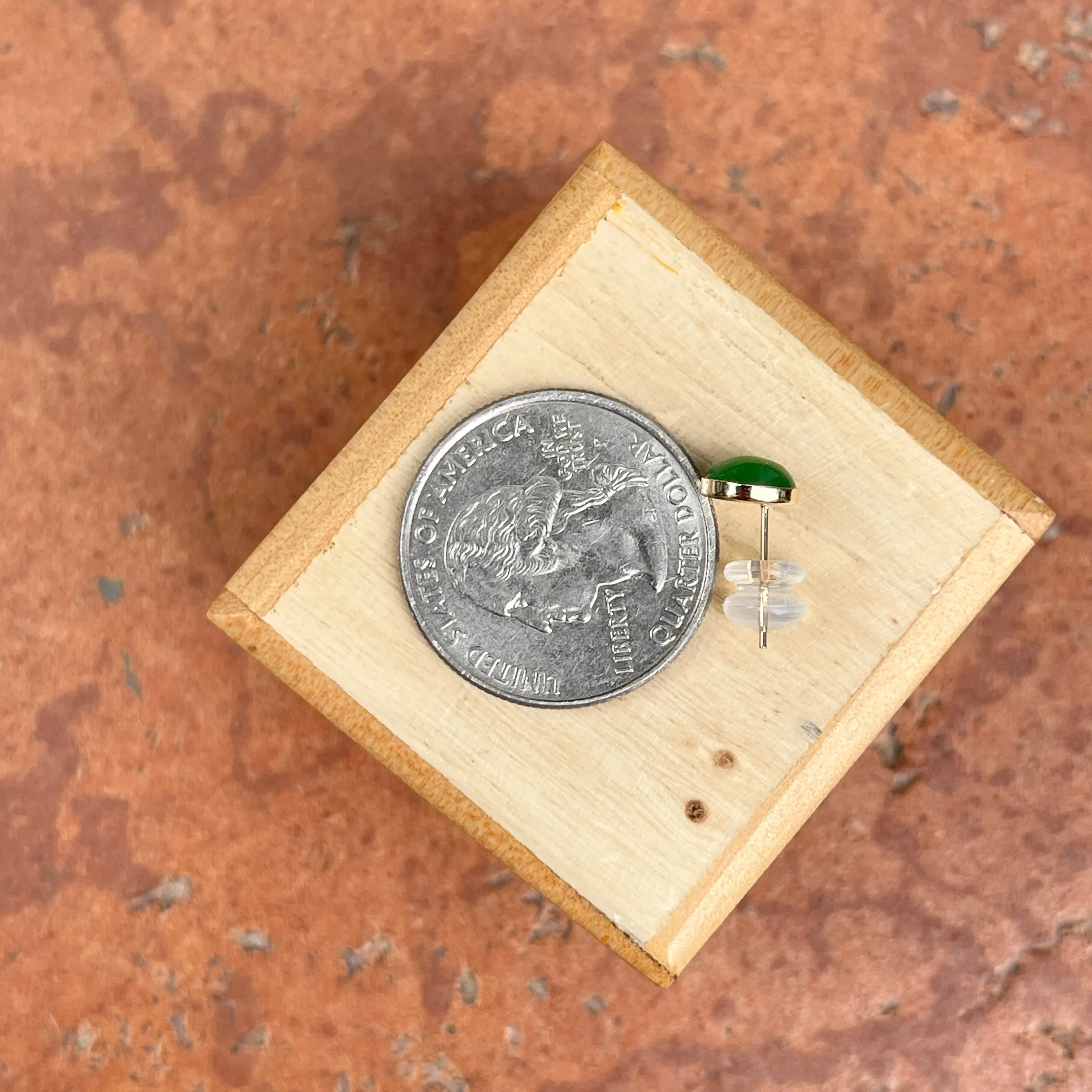 Estate 14KT Yellow Gold Spinach Jade Button Stud Earrings