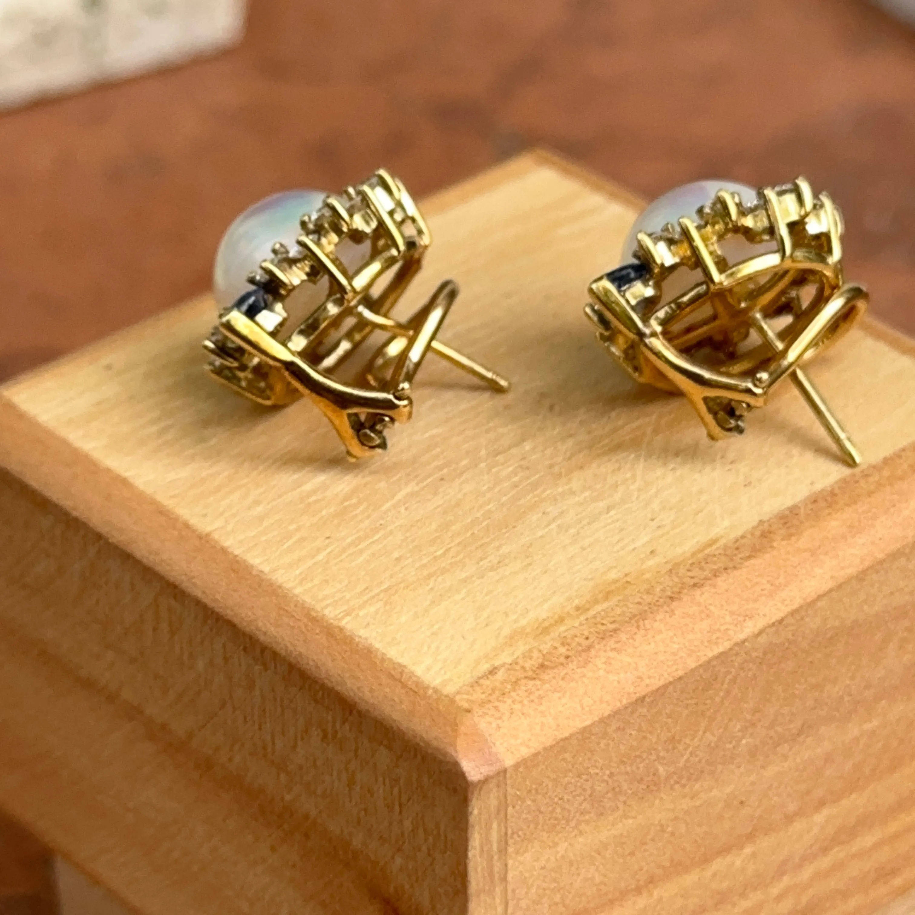 Estate 18KT Yellow Gold Mabe Pearl   Diamond Sapphire Halo Omega Earrings
