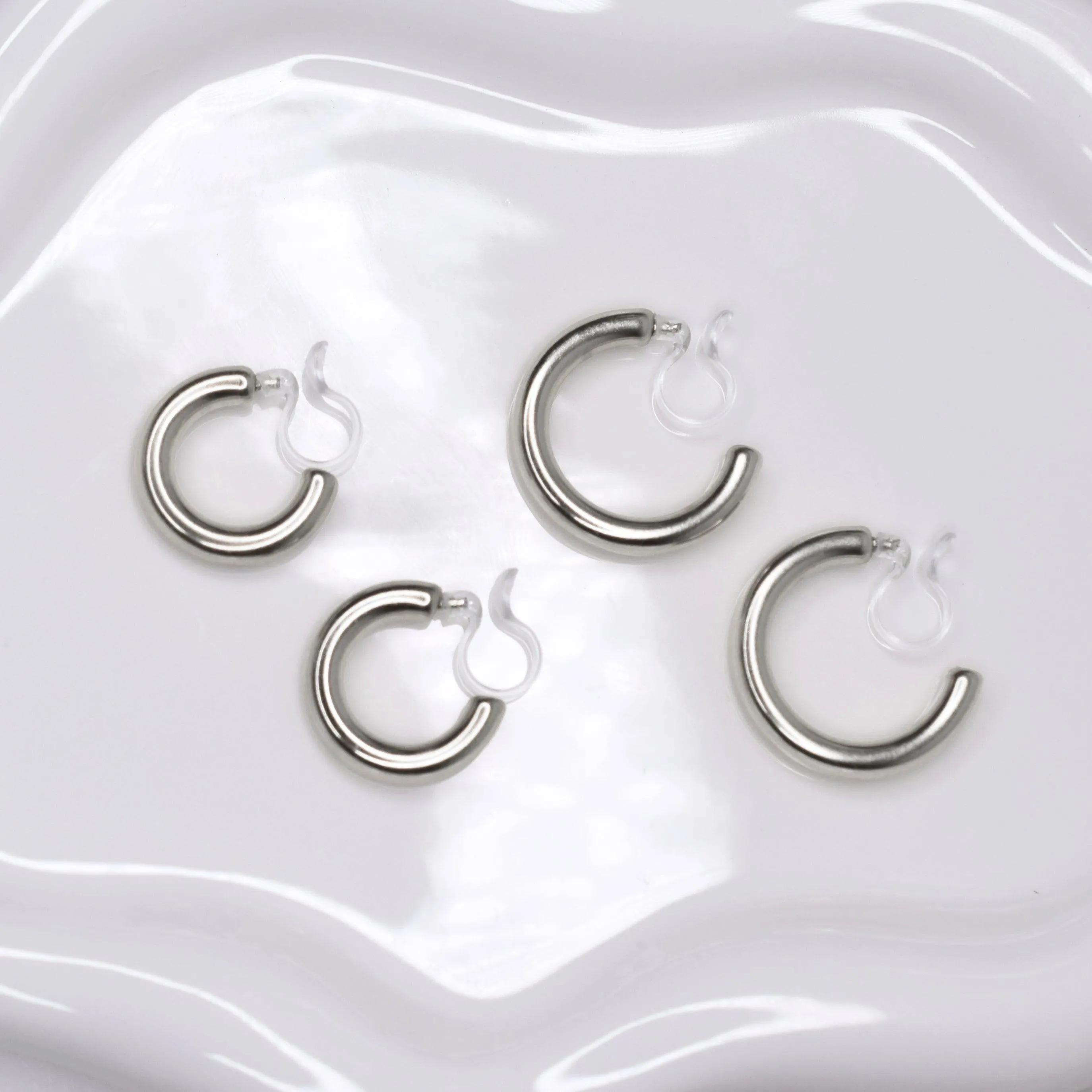 HOLLOW CHUNKY HUGGIE HOOP CLIP-ON EARRINGS IN SILVER