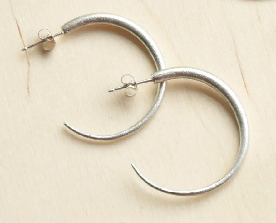 Oval Tapered Hoop earrings