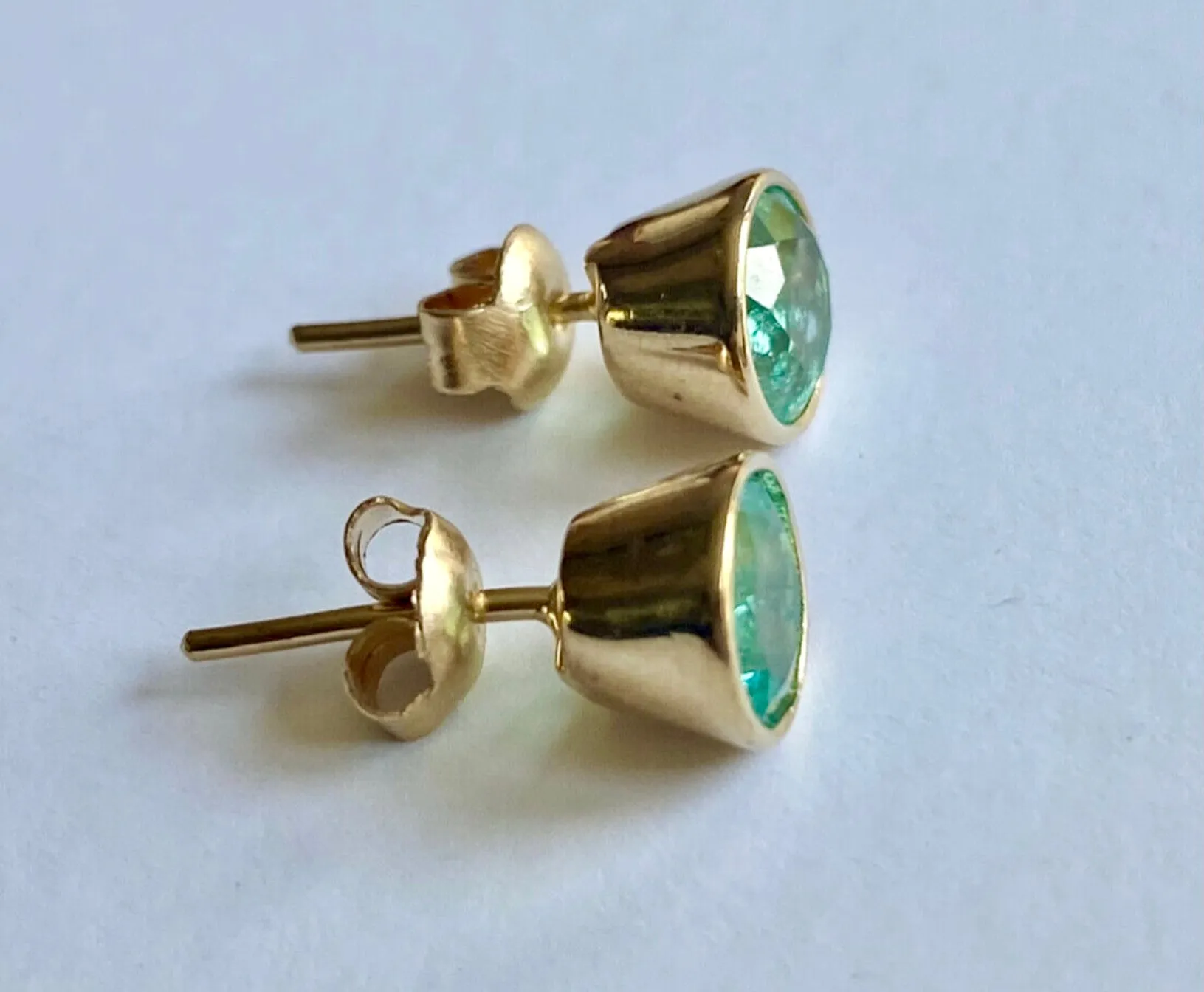 Round Colombian Emerald Stud Earrings 2.00 Carat 18K Gold
