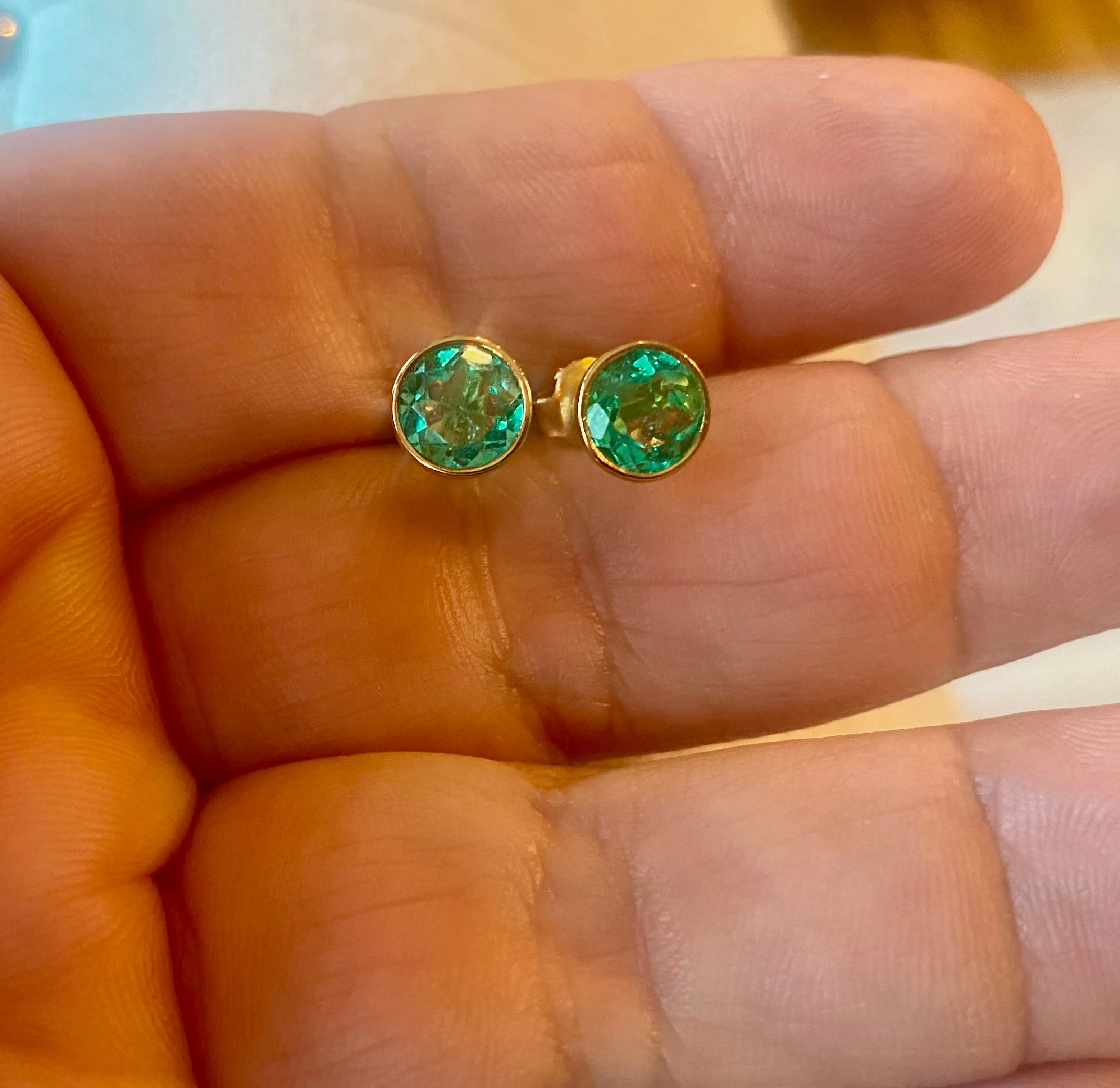 Round Colombian Emerald Stud Earrings 2.00 Carat 18K Gold