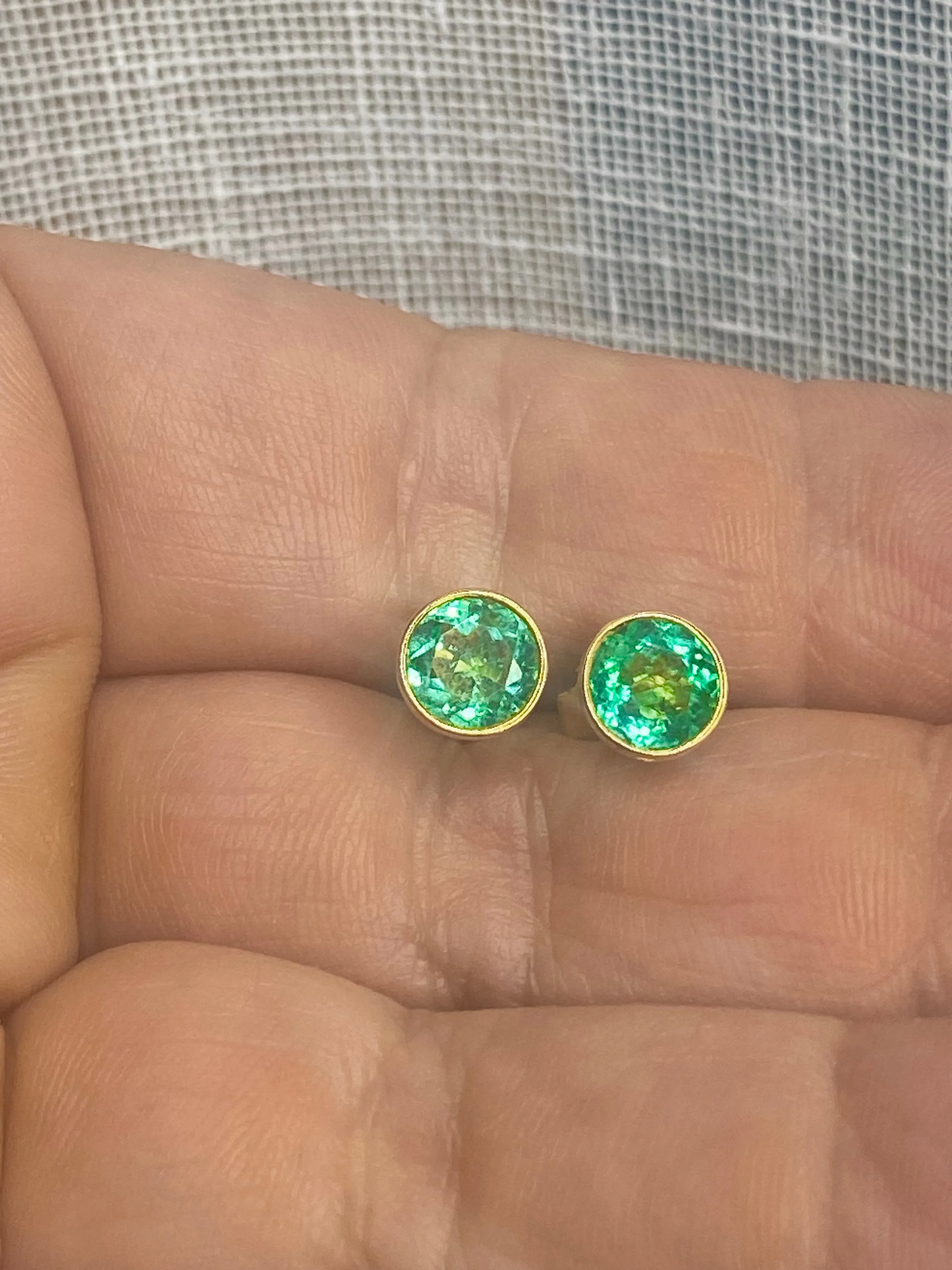 Round Colombian Emerald Stud Earrings 2.00 Carat 18K Gold