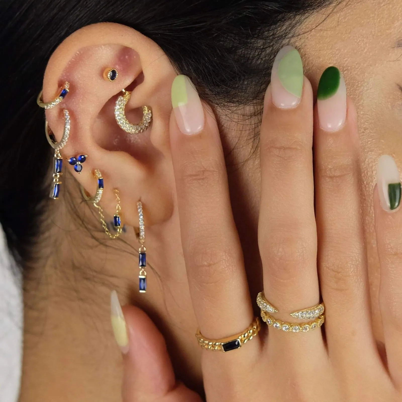 Scallop circle stud earring