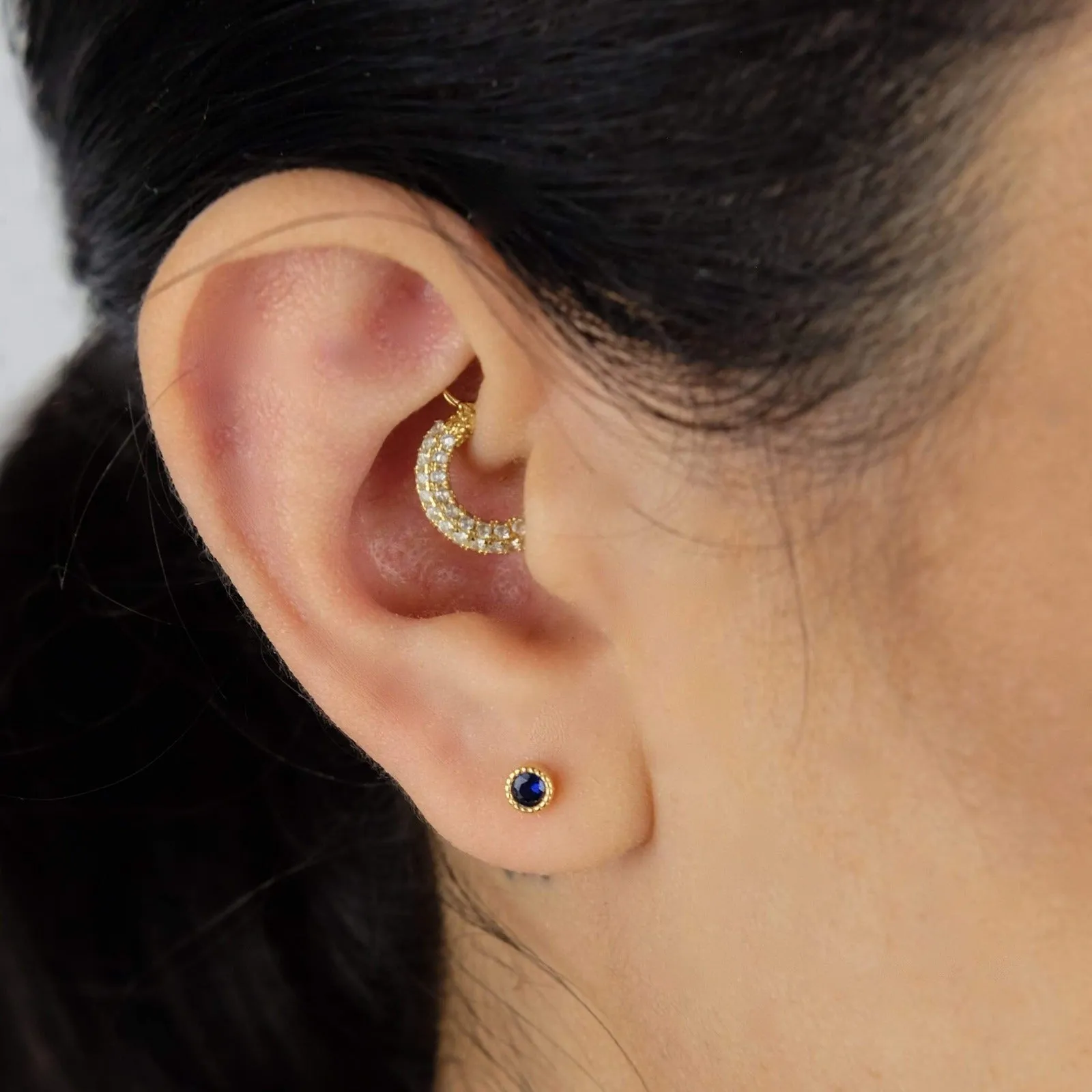 Scallop circle stud earring