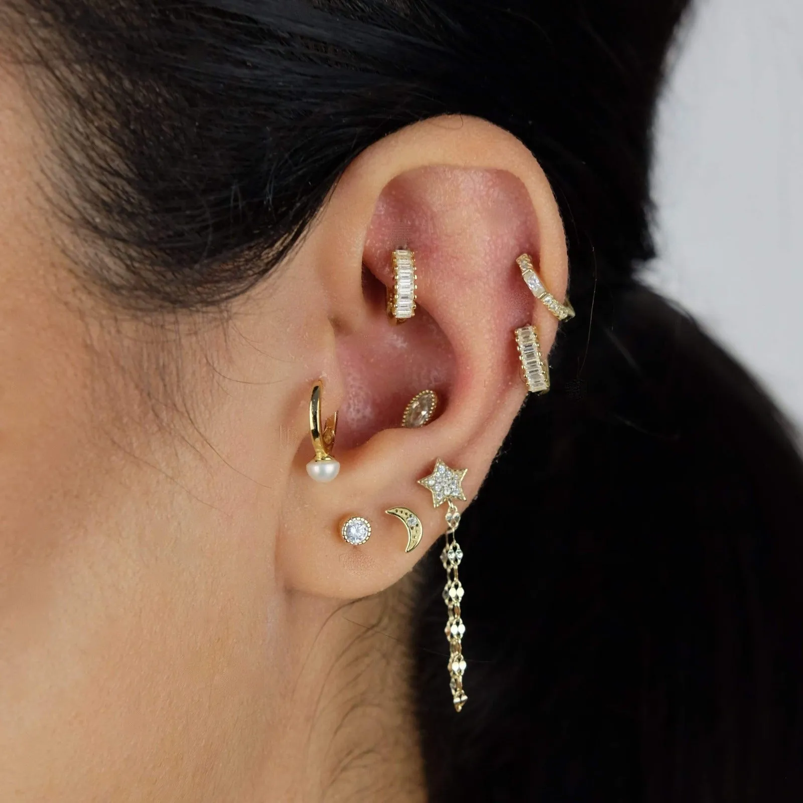 Scallop circle stud earring