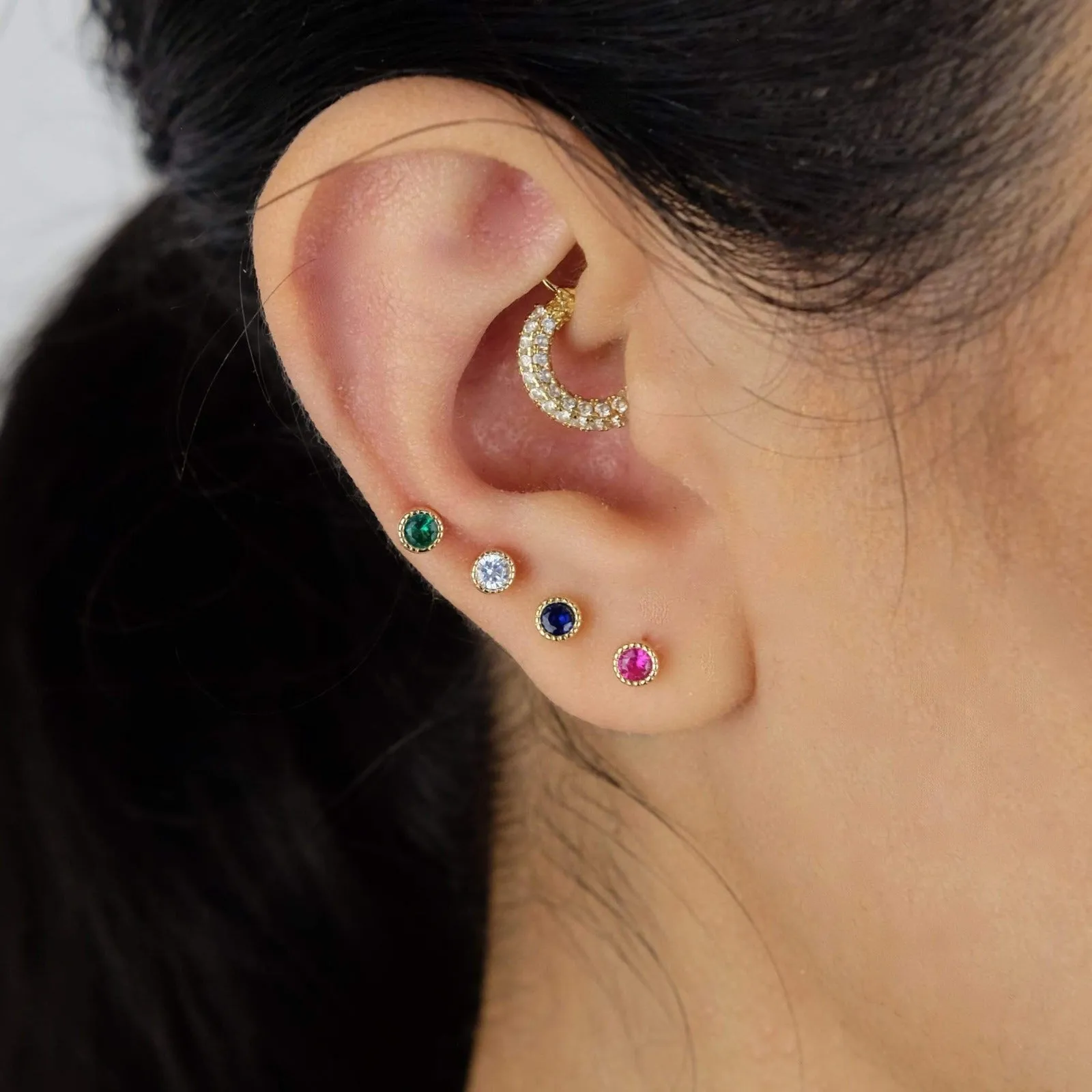 Scallop circle stud earring