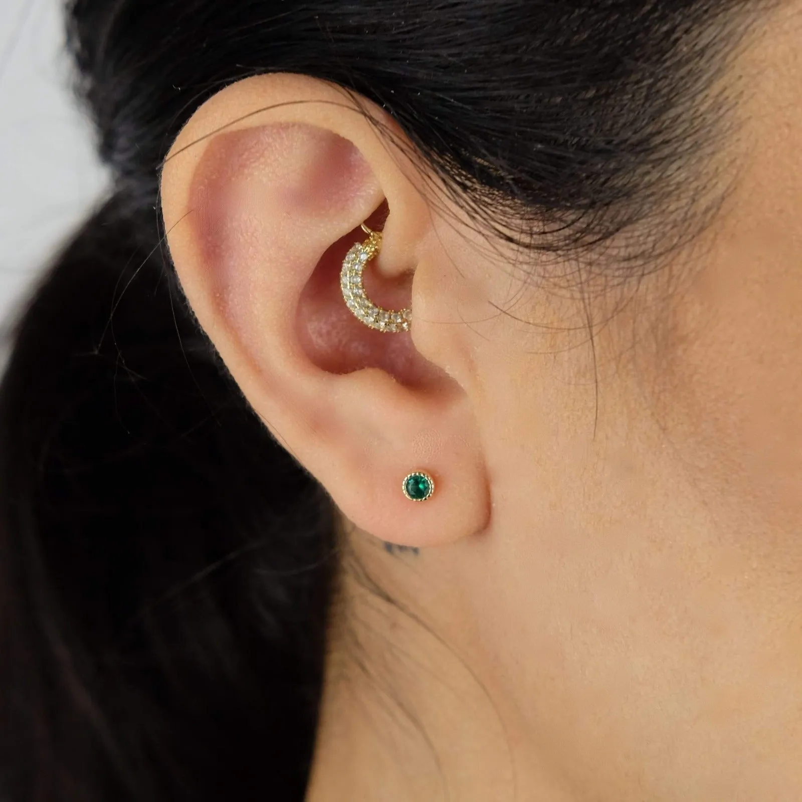 Scallop circle stud earring