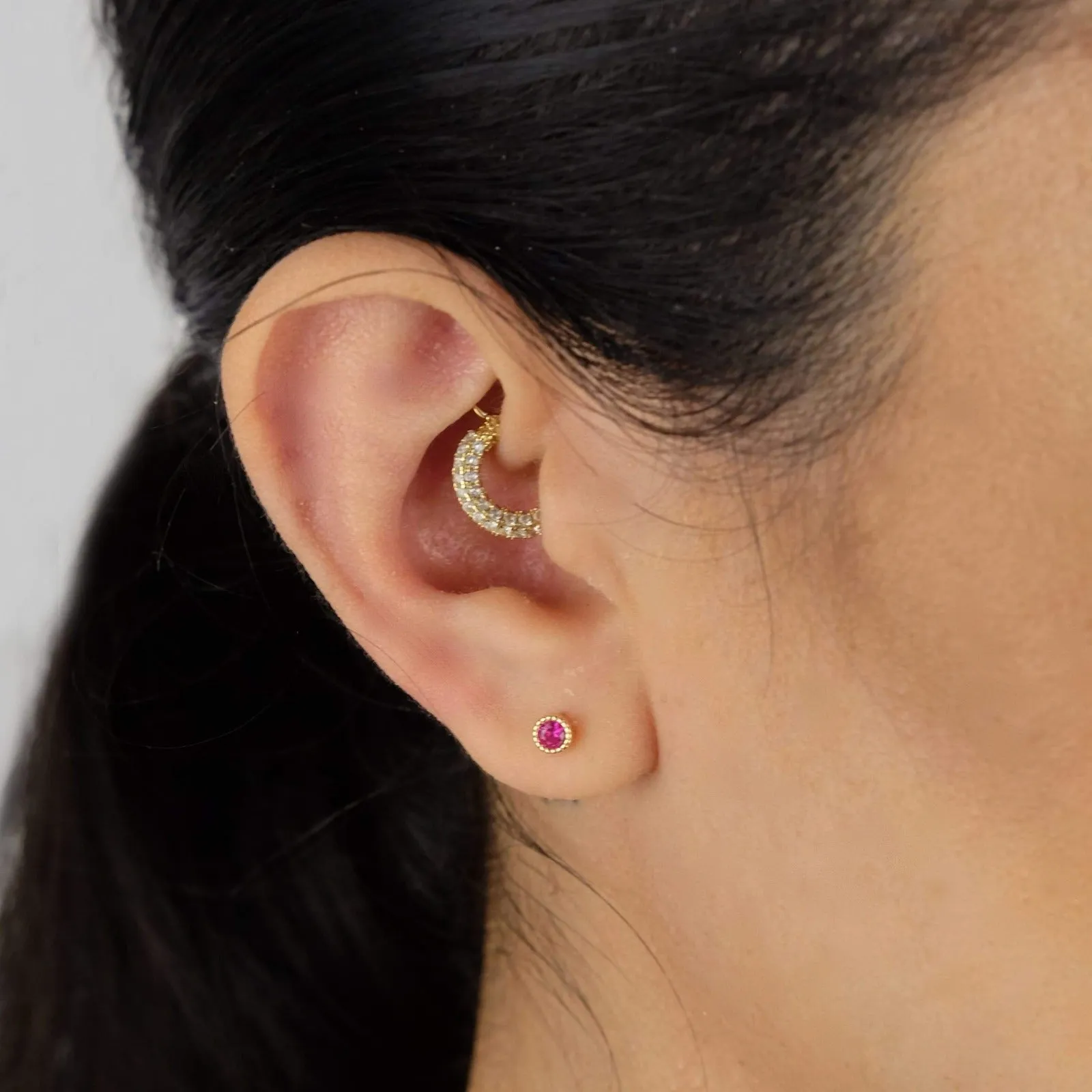 Scallop circle stud earring
