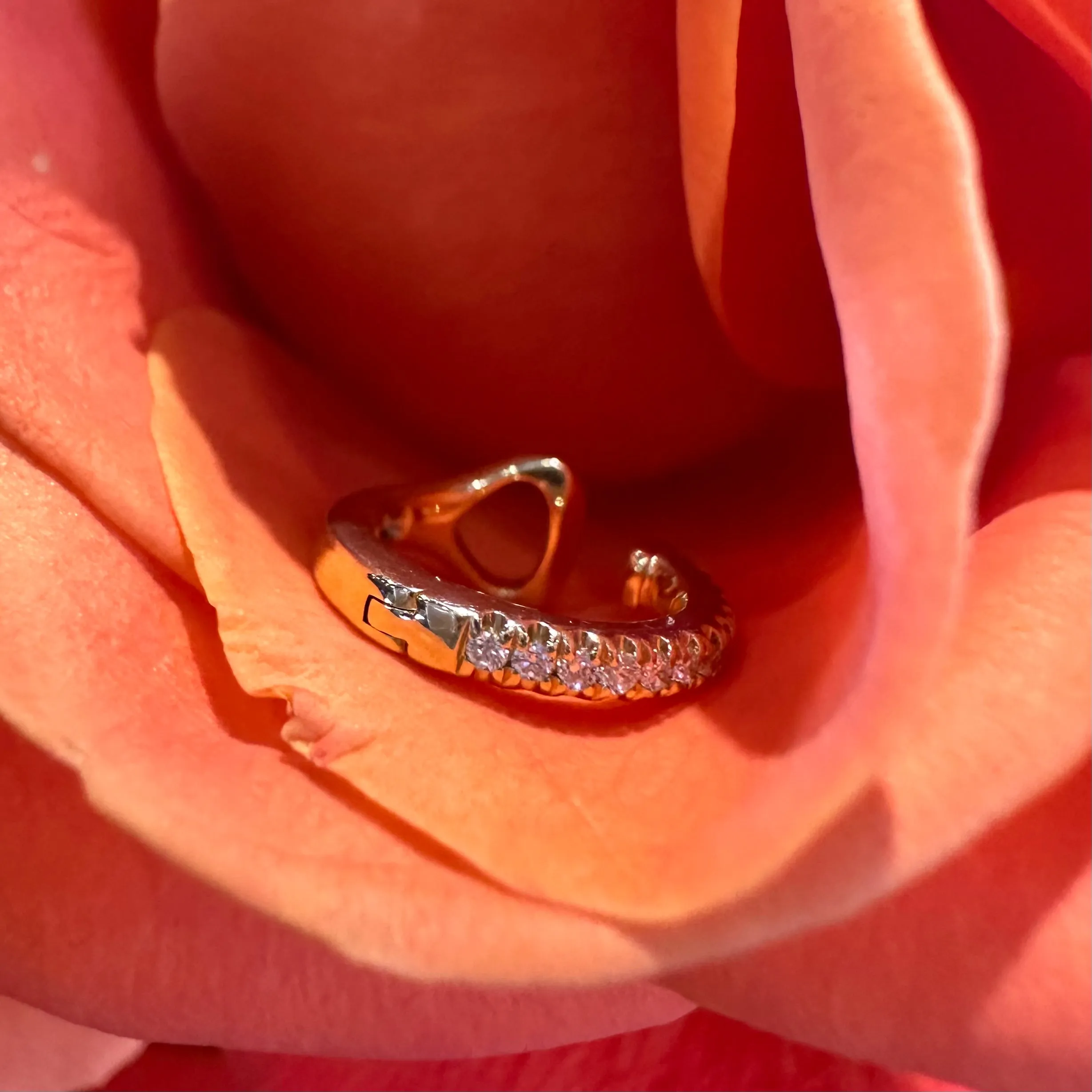 Simon G Hinged Cuff Diamond 18K Yellow Gold Earring LE4623