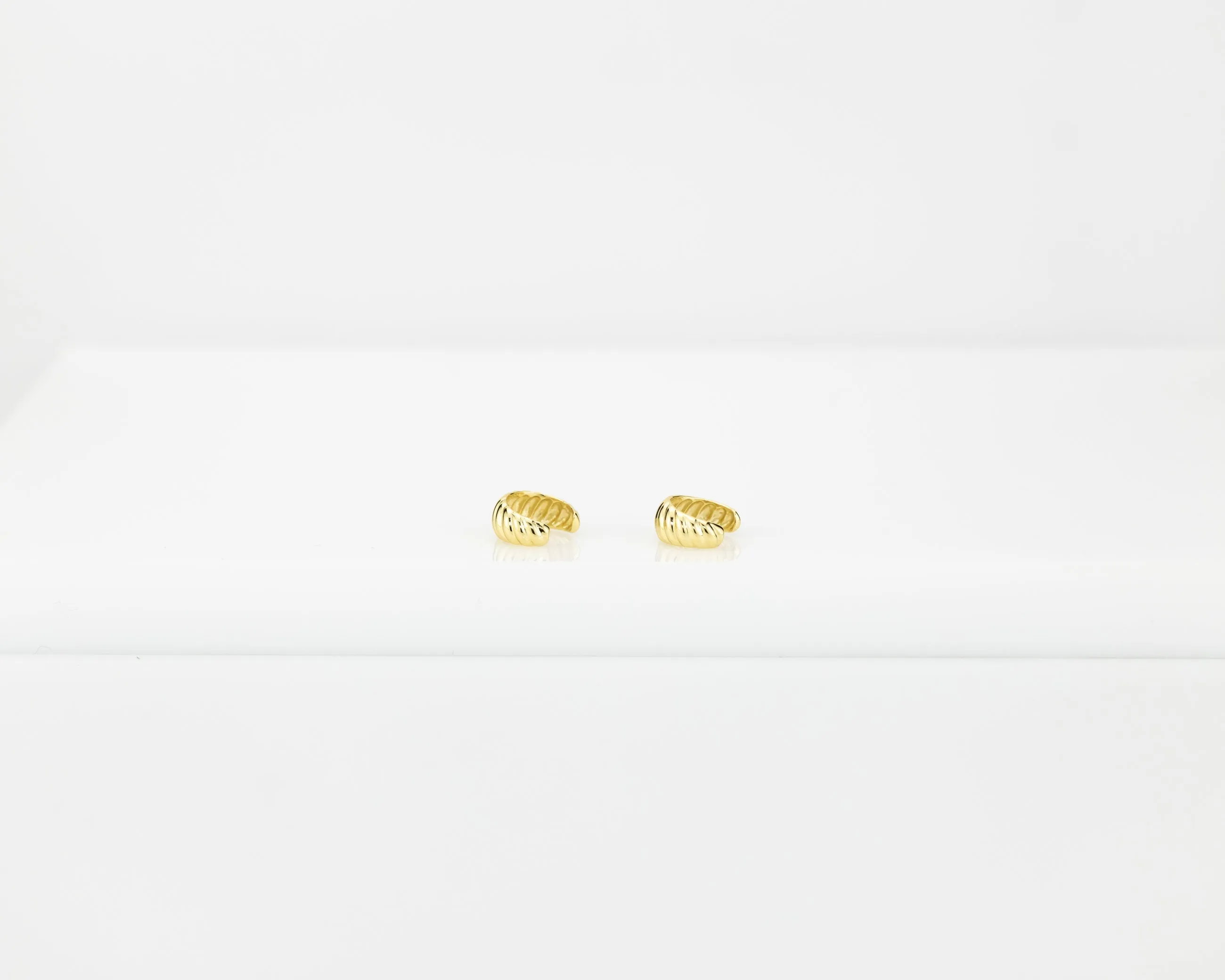 Small dome cuff, twist chunky cuff, mini croissant, gold cuff earrings, shell shaped, vintage twist earring, no piercing, wrap earring