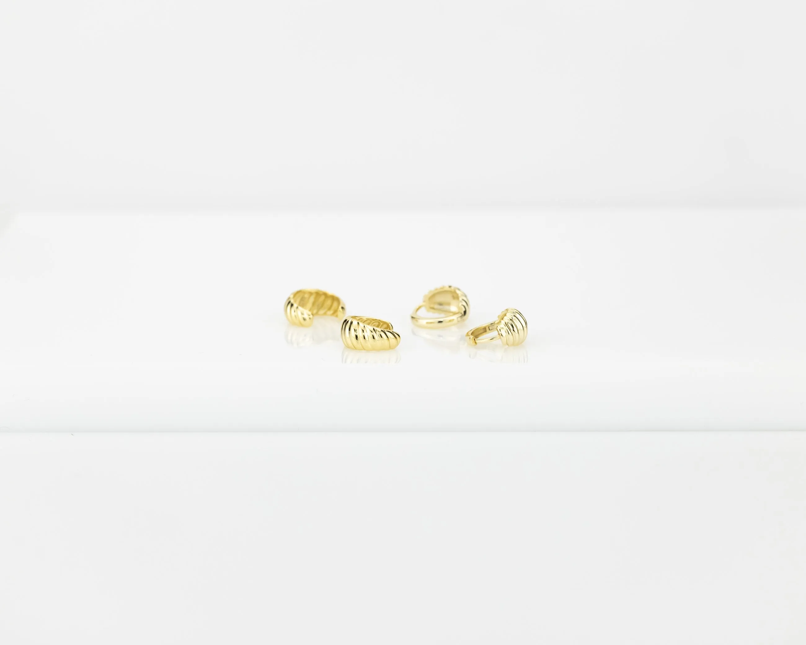 Small dome cuff, twist chunky cuff, mini croissant, gold cuff earrings, shell shaped, vintage twist earring, no piercing, wrap earring