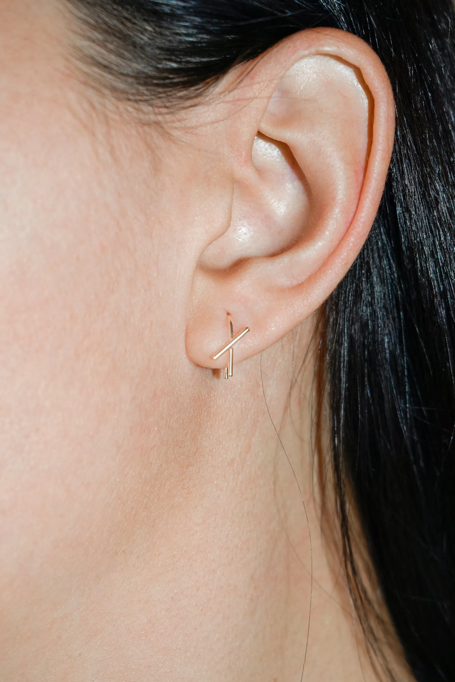 Solid Horizon Mini Thread Earring