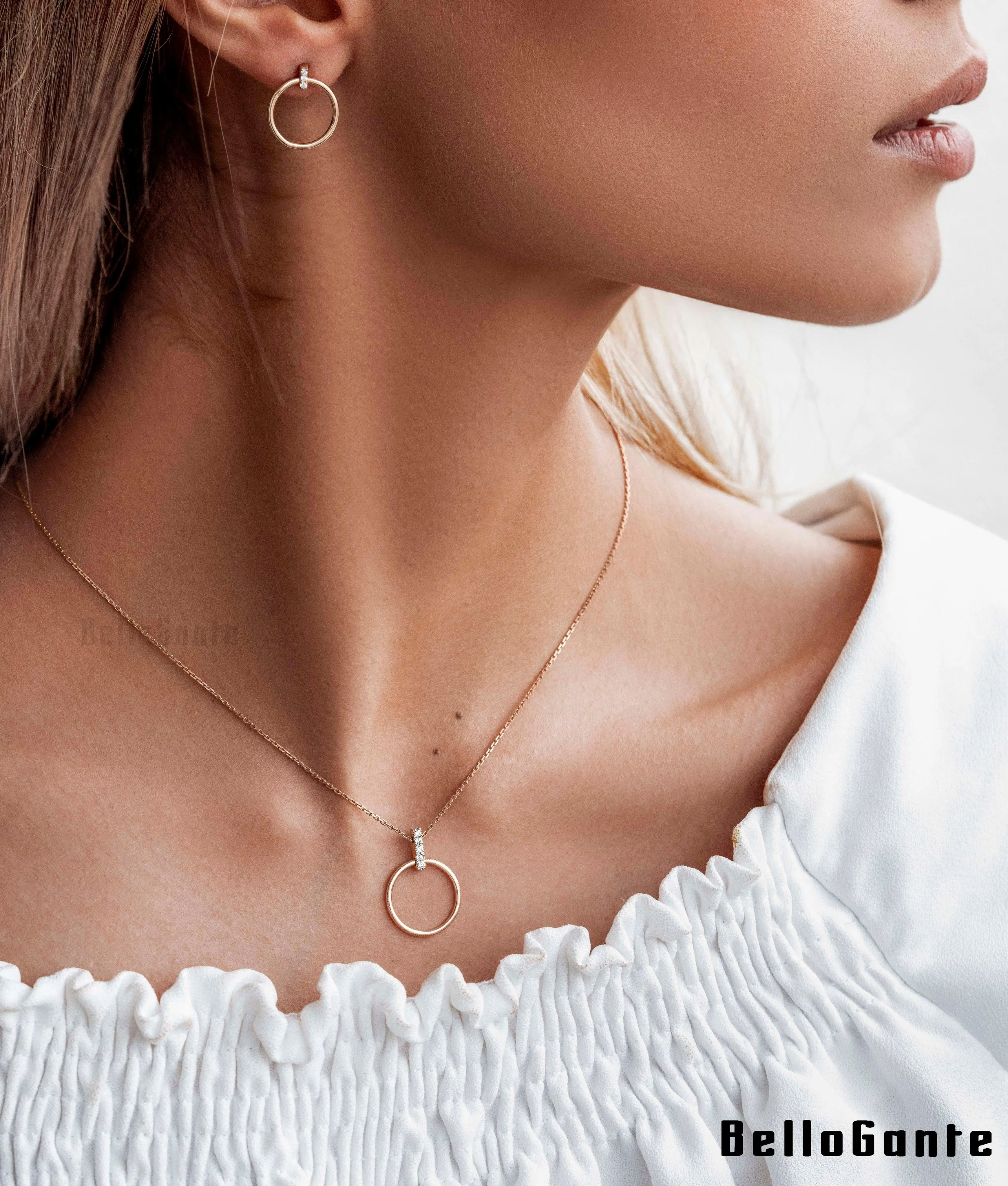 The Diamond Line Circle Earrings